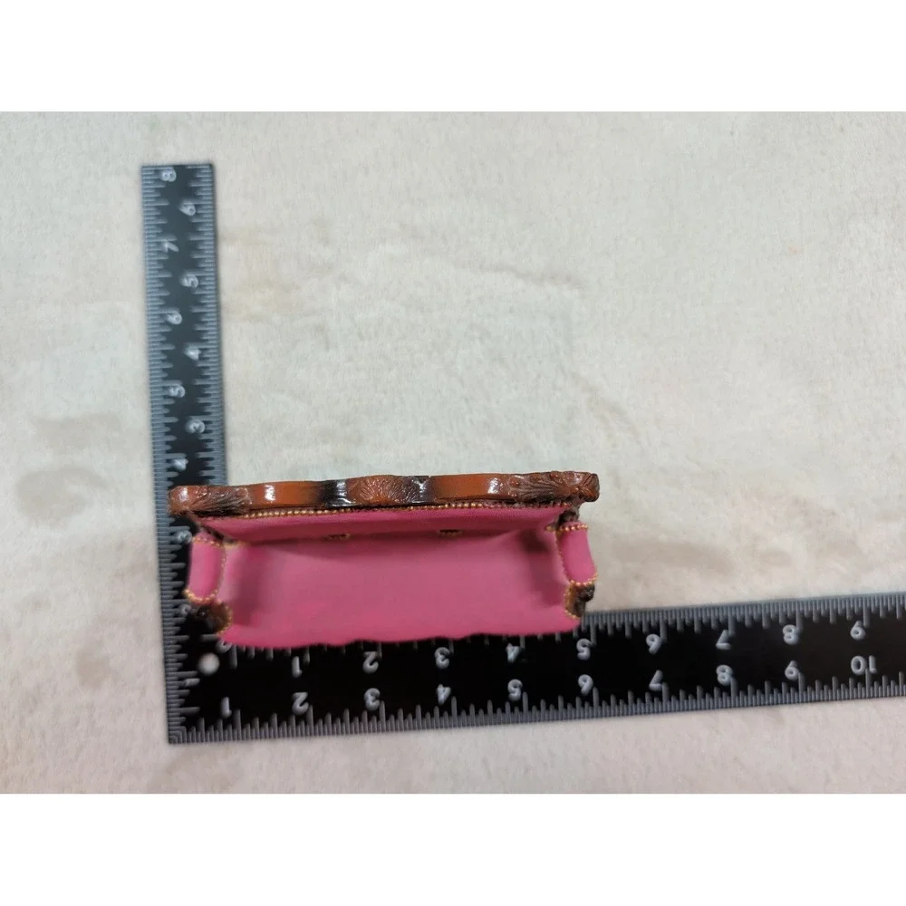 Miniature Victorian Dollhouse Sofa Pink Velvet Gold Trim‎ Resin 1:12 Scale Couch
